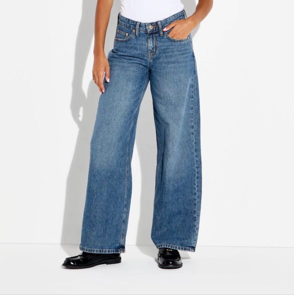 Wild Fable Low Rise Baggy Medium Wash Blue Jeans Size 2 New